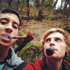 Spencer Rickman PHOTO Sophomores Spencer Rickman and Andrew Dong enjoy each other’s company whilst smoking pipe tobacco.